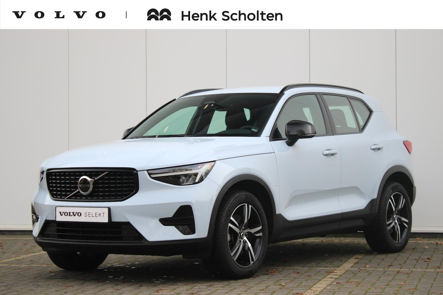 Volvo XC40 - B4 Plus Dark | Semi-Elektrische Trekhaak| Verwarmbare Voorstoelen | Verwarmbare Voorruit e - AutoWereld.nl