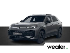Volkswagen T-Roc - R-Line First Edition 1.5 eTSI 110 kW / 150 PK DSG | Black Style | Trekhaak wegklapbaar | M