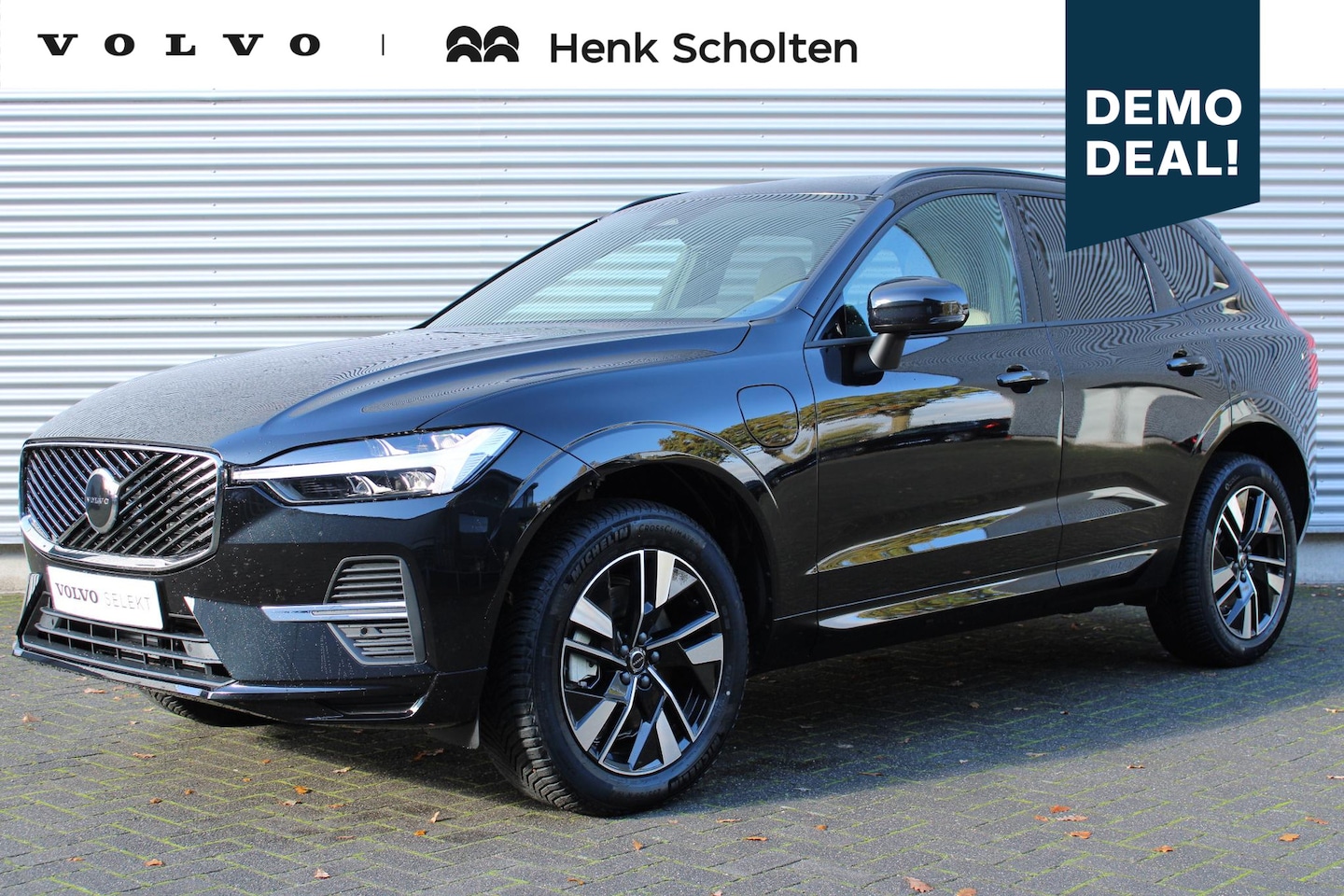 Volvo XC60 - 2.0 T6 Plug-in hybrid AWD Essential | Lichtmetalen Velgen 18 inch | City Weave Textiel Bek - AutoWereld.nl