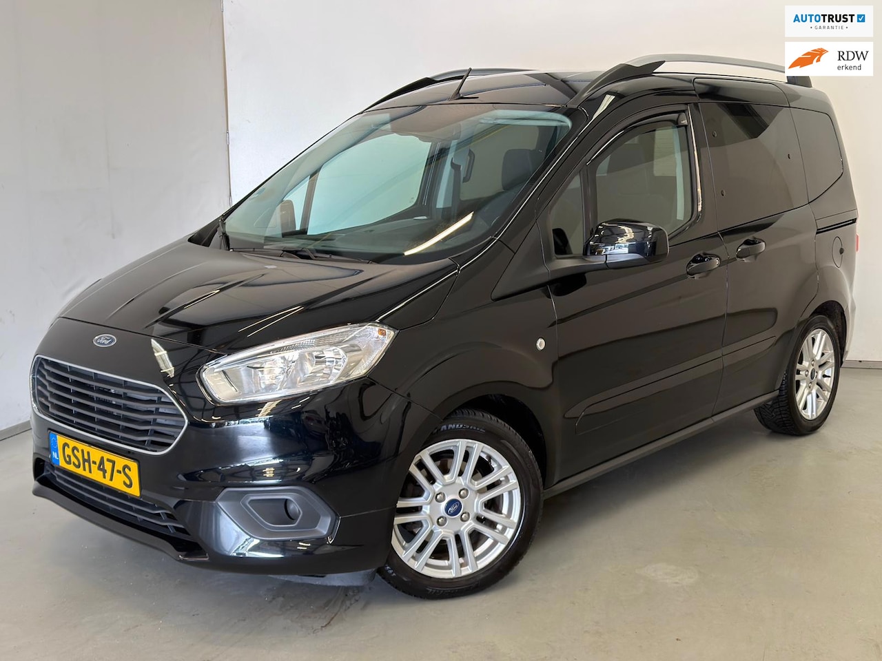 Ford Tourneo Courier - 1.0 Titanium / Navi / Camera / Clima - AutoWereld.nl