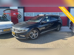Volkswagen Passat Variant - 1.5 TSI Elegance Business R R-LINE / FACELIFT / PANORAMADAK / FULL LED / TREKHAAK / CAMERA