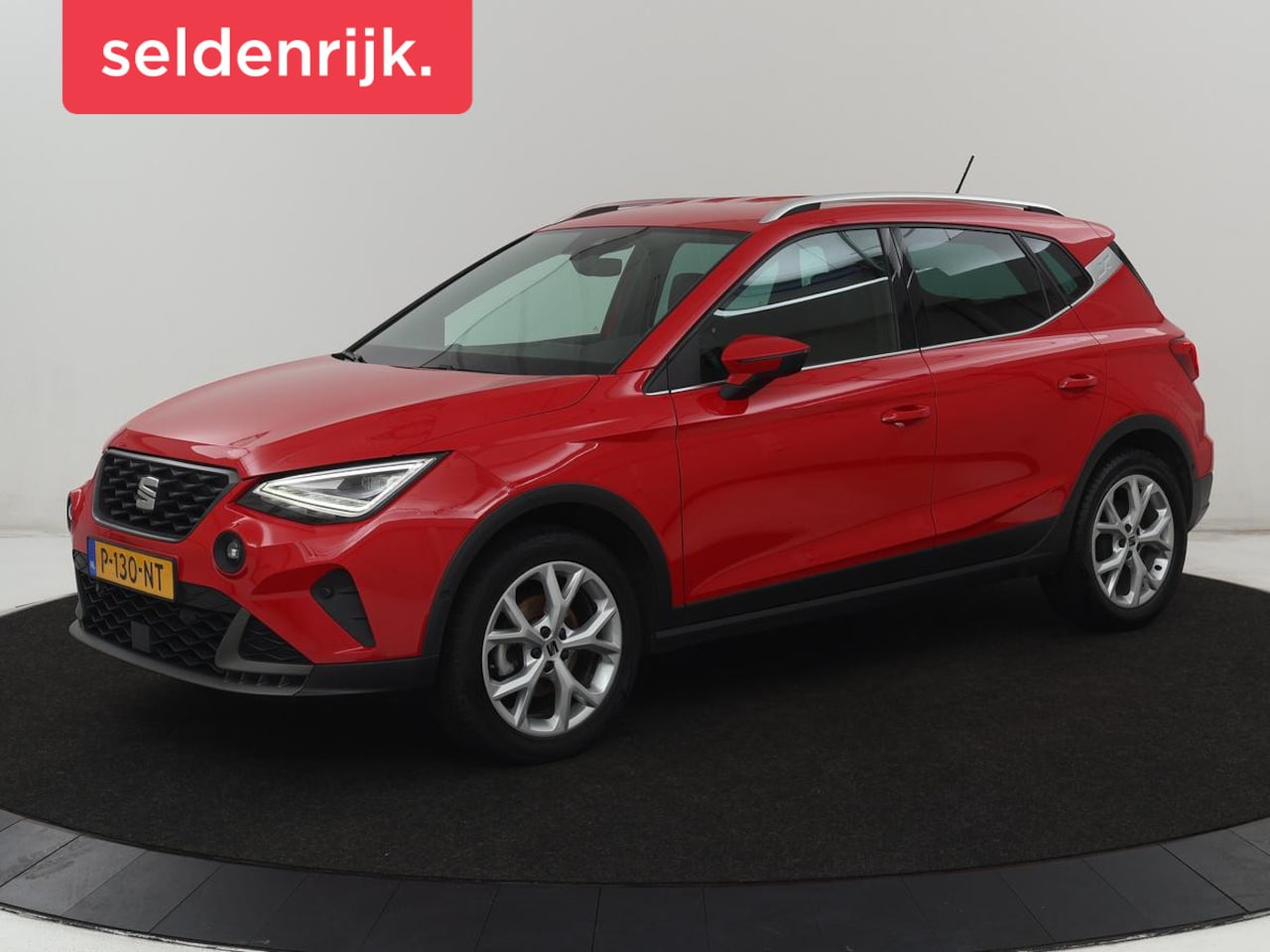 SEAT Arona - 1.0 TSI FR Business Intense | LED | Stoelverwarming | Camera | Adaptive Cruise | Carplay | - AutoWereld.nl
