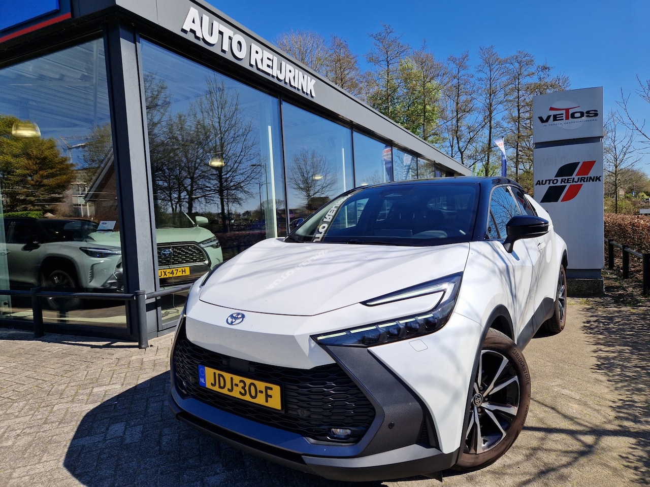 Toyota C-HR - 1.8 Hybrid 140 BI-TONE STYLE/ELECTR A-KLEP/DODE HOEK/PARK SENS V+A/STOEL-EN STUURWIELVERWA - AutoWereld.nl