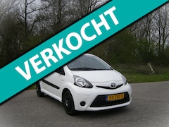 Toyota Aygo - 1.0 VVT-i Access . 5 Deurs . weinig km . eerste eigenaar . nette auto