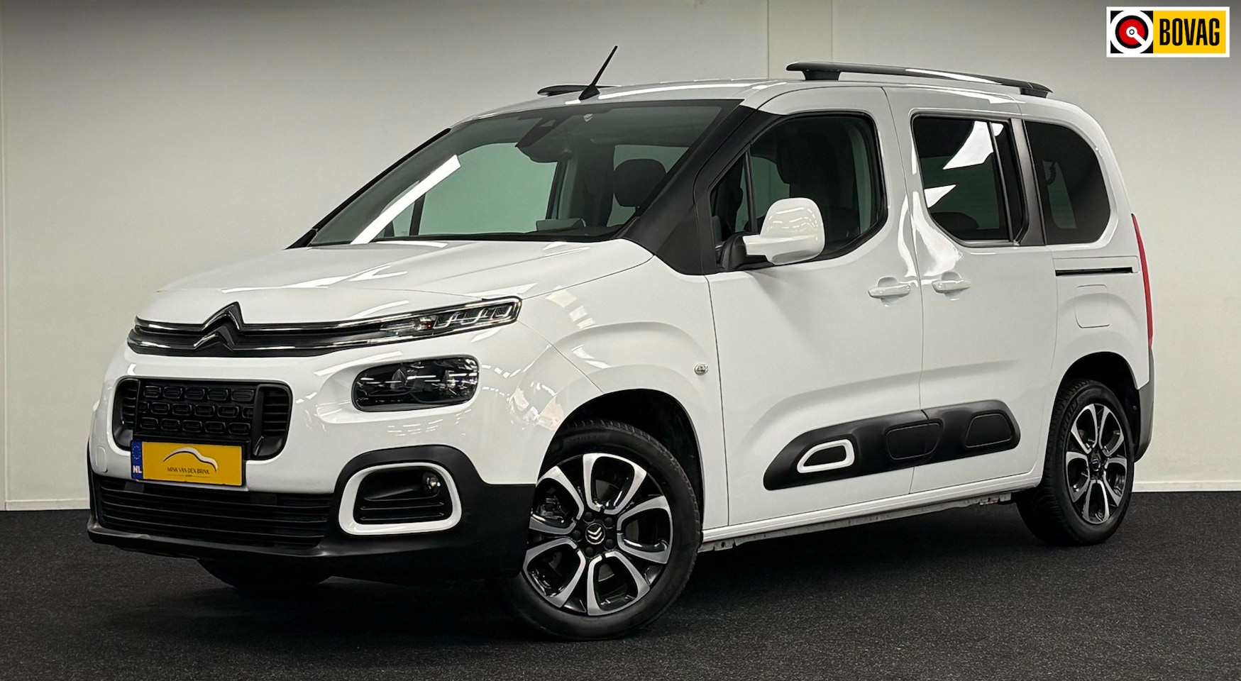 Citroën Berlingo - 1.2 PureTech Shine*Navi*Trekhaak*Camera*Carplay* - AutoWereld.nl