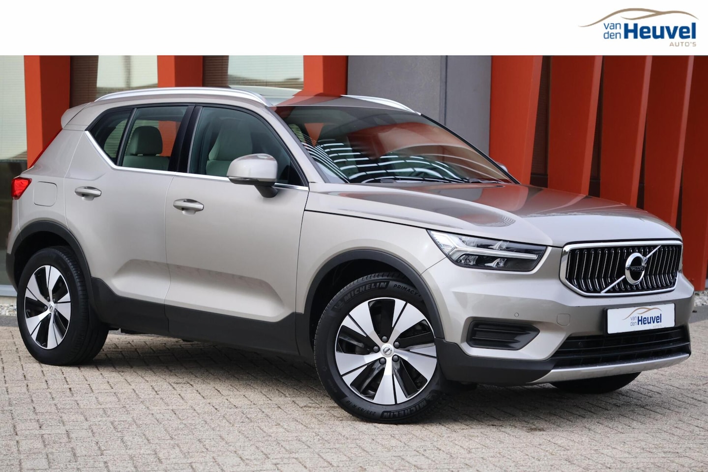 Volvo XC40 - T5 Recharge Inscription | Stoelverwarming | Trekhaak | Leder | Parkeercamera | Keyless - AutoWereld.nl