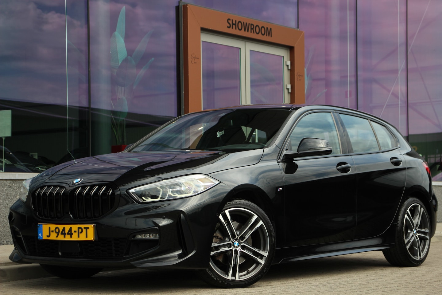 BMW 1-serie - 118i M-Sport | Digitale cockpit | Leder | camera | DAB - AutoWereld.nl