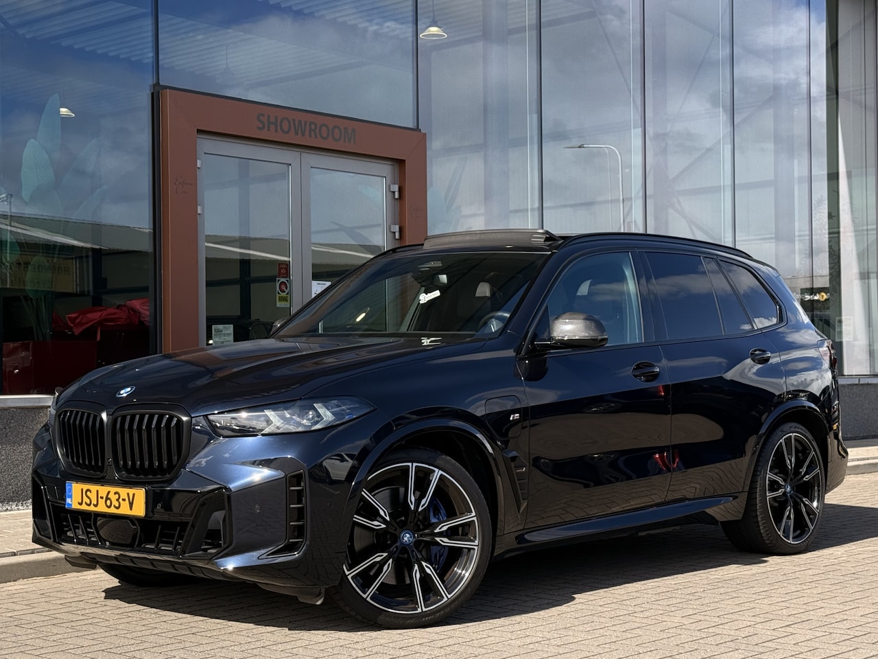 BMW X5 - xDrive50e M-Sport | Carbon | Pano | Memory | Stoelverwarming / Verkoeling | Led | Soft-Clo - AutoWereld.nl