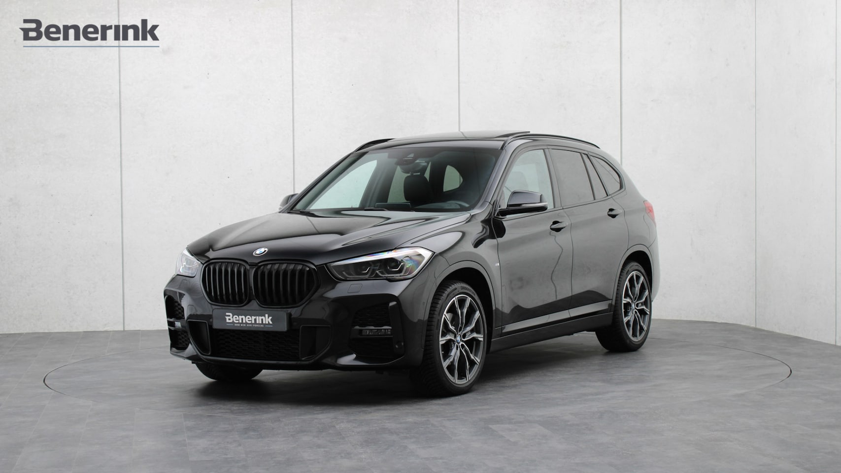 BMW X1 - sDrive18i High Executive M-Sport | Head-up | Panoramadak | Trekhaak | Driving Assistant Pl - AutoWereld.nl