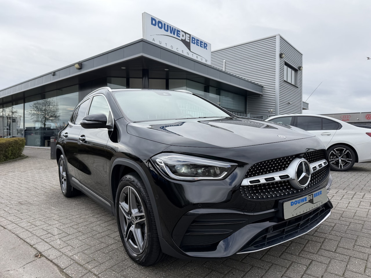 Mercedes-Benz GLA-Klasse - 250 e AMG Line Pano-Dak | Memory | Keyless | Camera | - AutoWereld.nl