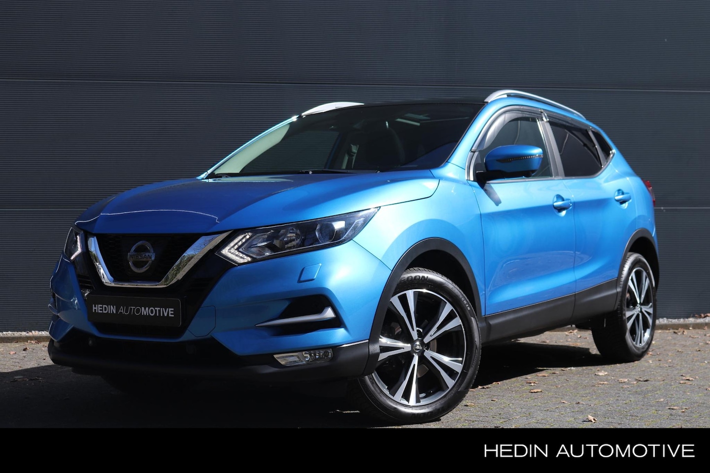 Nissan Qashqai - 1.2 N-Connecta | Panorama Dak | Trekhaak | Stoelverwarming | Navigatie | Camera - AutoWereld.nl