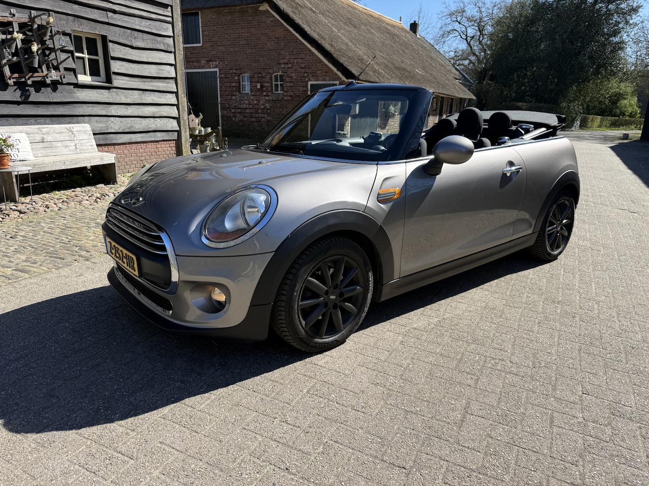 MINI Cabrio - Mini 1.2 One Salt.JCW interieur,Airco,Nieuw model ! - AutoWereld.nl