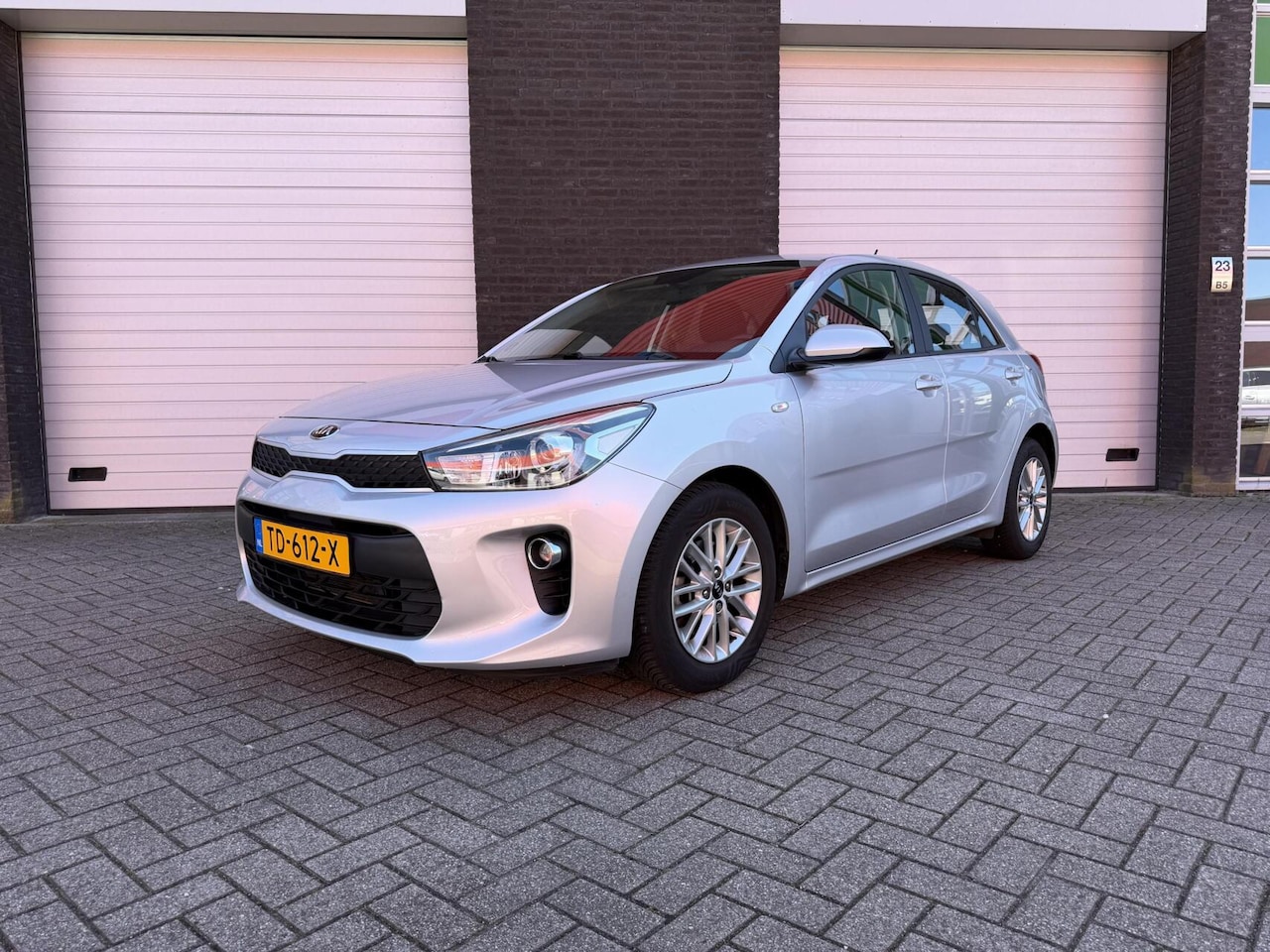 Kia Rio - 1.0 TGDI Design Edition NL auto| 1e eigenaar| Dealer onderhouden| Camera - AutoWereld.nl