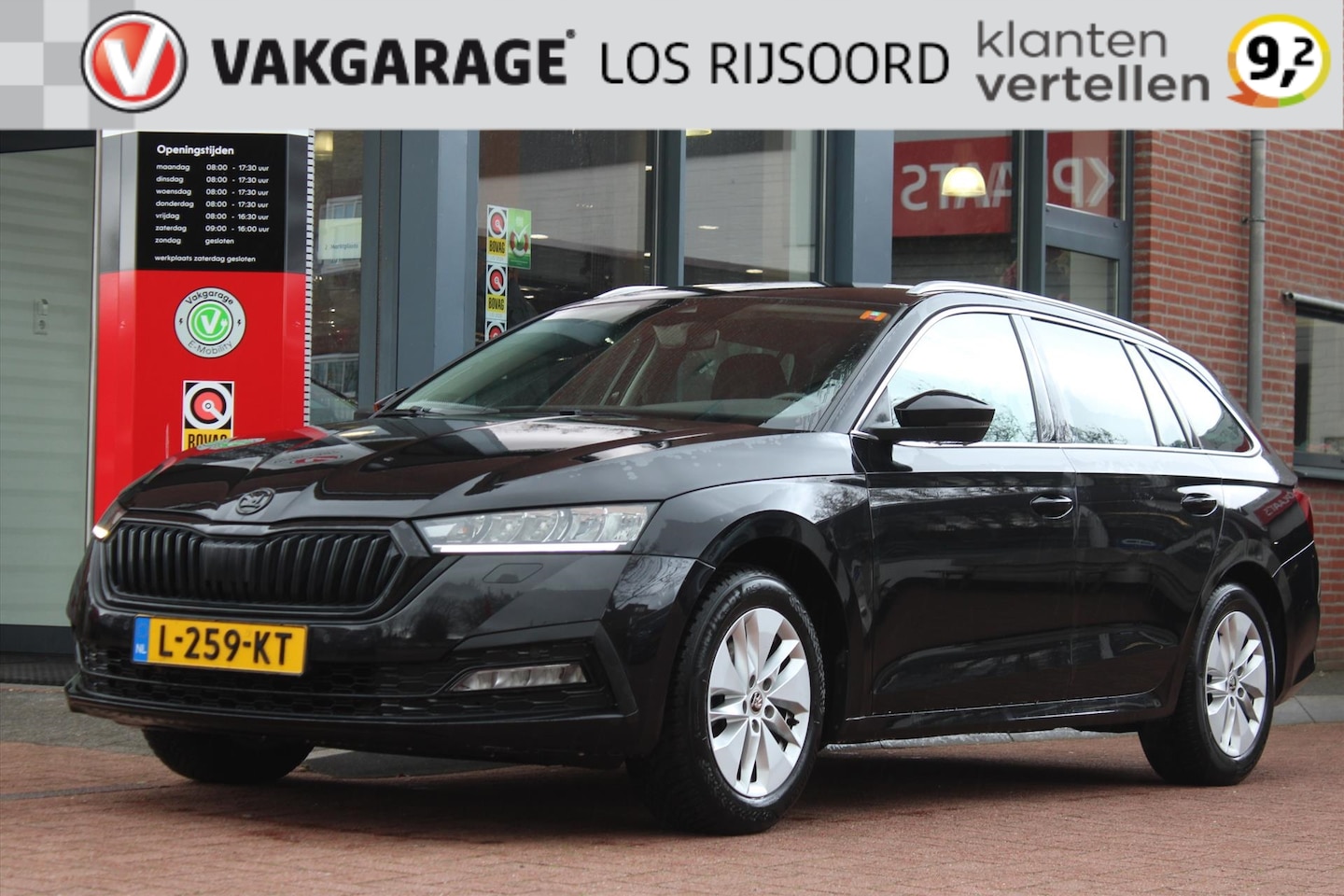 Skoda Octavia Combi - 1.0 TSI *Business* | Trekhaak | Carplay | Camera | Stoelverwarming | Navigatie | Cruise & - AutoWereld.nl