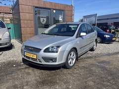 Ford Focus - 1.6-16V Futura