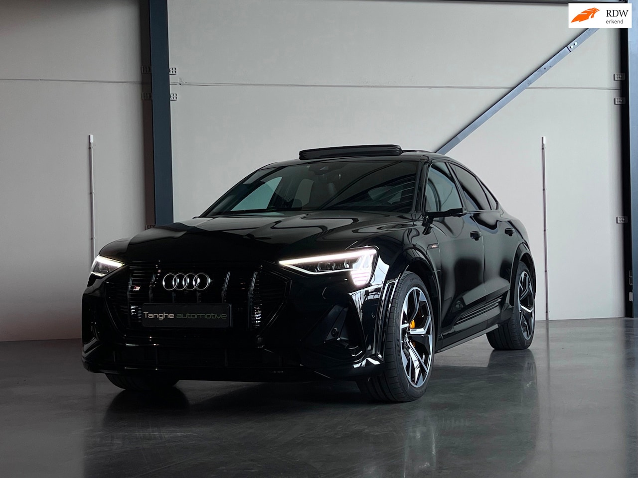 Audi e-tron - S, 503PK, Panodak, SOH 97%, Trekhaak, RS Zetels, incl. BTW - AutoWereld.nl