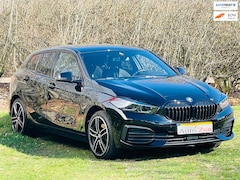 BMW 1-serie - 118i High Executive/Automaat/Carplay/Navi/Cruise C
