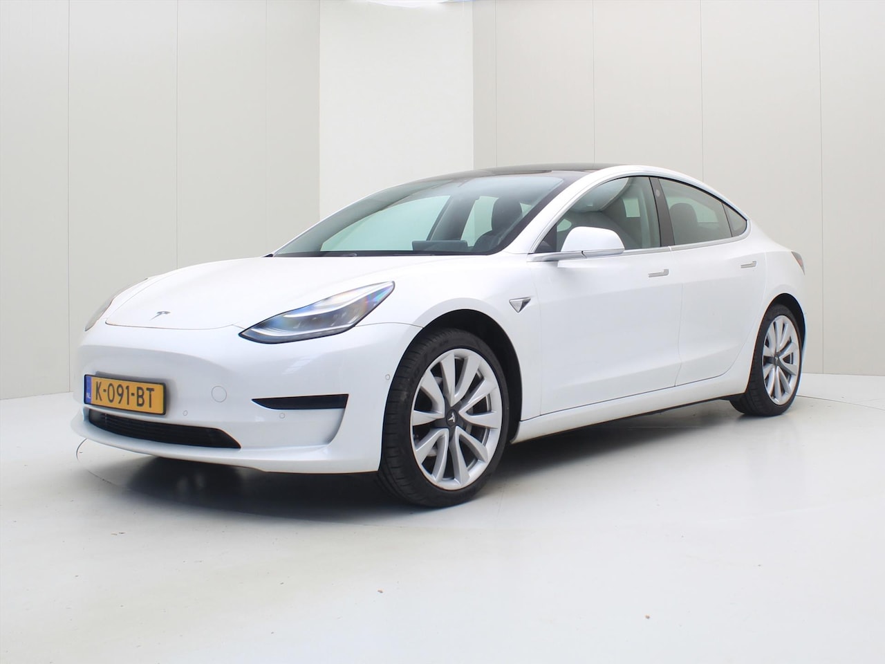 Tesla Model 3 - Standard RWD Plus 93% SoH [ TREKHAAK+LFP ACCU+AUTOPILOT+19 INCH+PREMIUM AUDIO ] - AutoWereld.nl