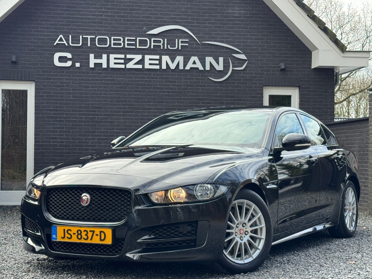 Jaguar XE - 2.0 D R SPORT UNIEK 14DKM! NAP MERIDIAN LEDER 2 TONE NIEUWSTAAT - AutoWereld.nl