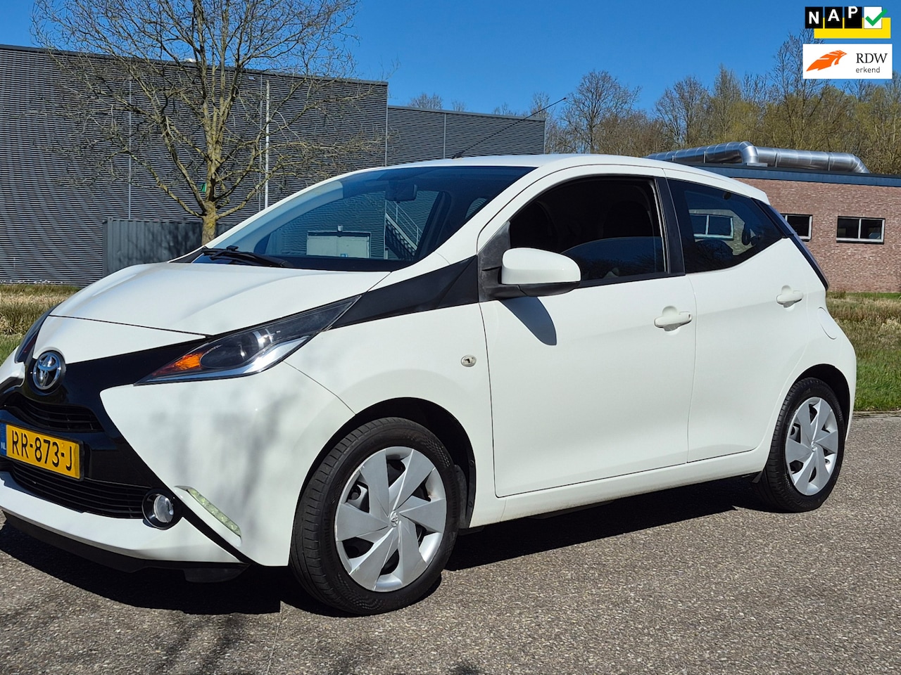 Toyota Aygo - 1.0 VVT-i x-play 1.0 VVT-i x-play - AutoWereld.nl