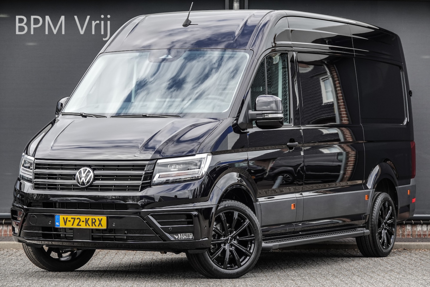 Volkswagen Crafter - L3H3 140Pk Aut. | 35 | Stoel-Bank | Achteruitrijcamera | 19'' | Deepblack - AutoWereld.nl