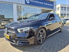 Mercedes-Benz A-klasse - 180 AMG Line / navigatie / camera / sfeerverlichting / keyless