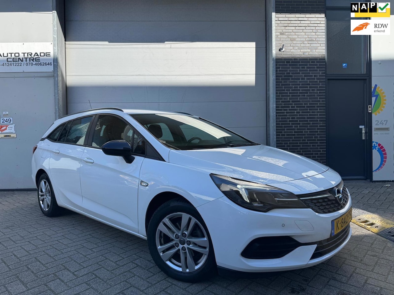 Opel Astra Sports Tourer - 1.2 Edition [Dealer OH | Carplay | PDC | Cruise | Navi | Trekhaak] - AutoWereld.nl