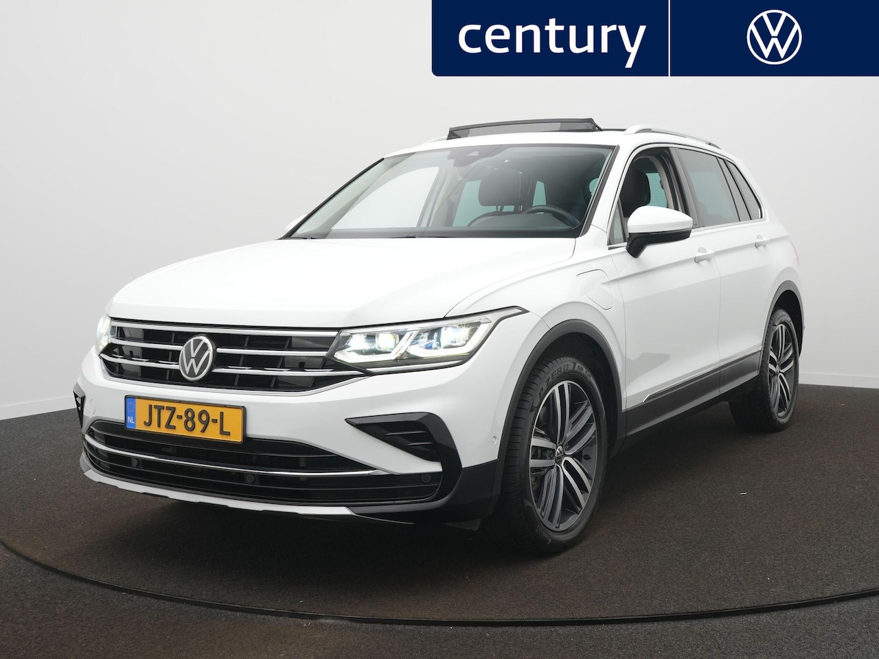 Volkswagen Tiguan - 1.4 TSI eHybrid Elegance Panoramisch schuif-/kanteldak - IQ light - ACC - Navigatie - Came - AutoWereld.nl