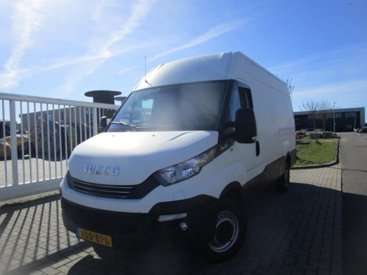Iveco Daily - 35S14V 2.3 352 H3 L 35S14V 2.3 352 H3 L Automaat - AutoWereld.nl