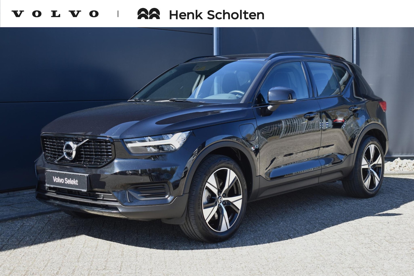 Volvo XC40 - T4 Recharge R-Design | Stoelverwarming | Parkeersensoren voor + achter | Parkeercamera | V - AutoWereld.nl