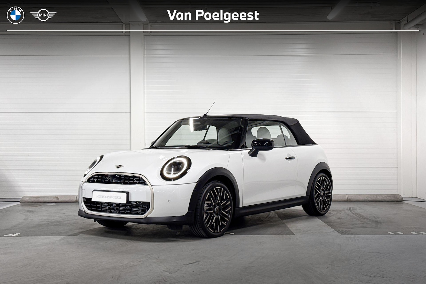 MINI Cabrio - Cooper 2.0 Cooper C Favoured M | 18 inch Night Flash Spoke 2-tone - AutoWereld.nl