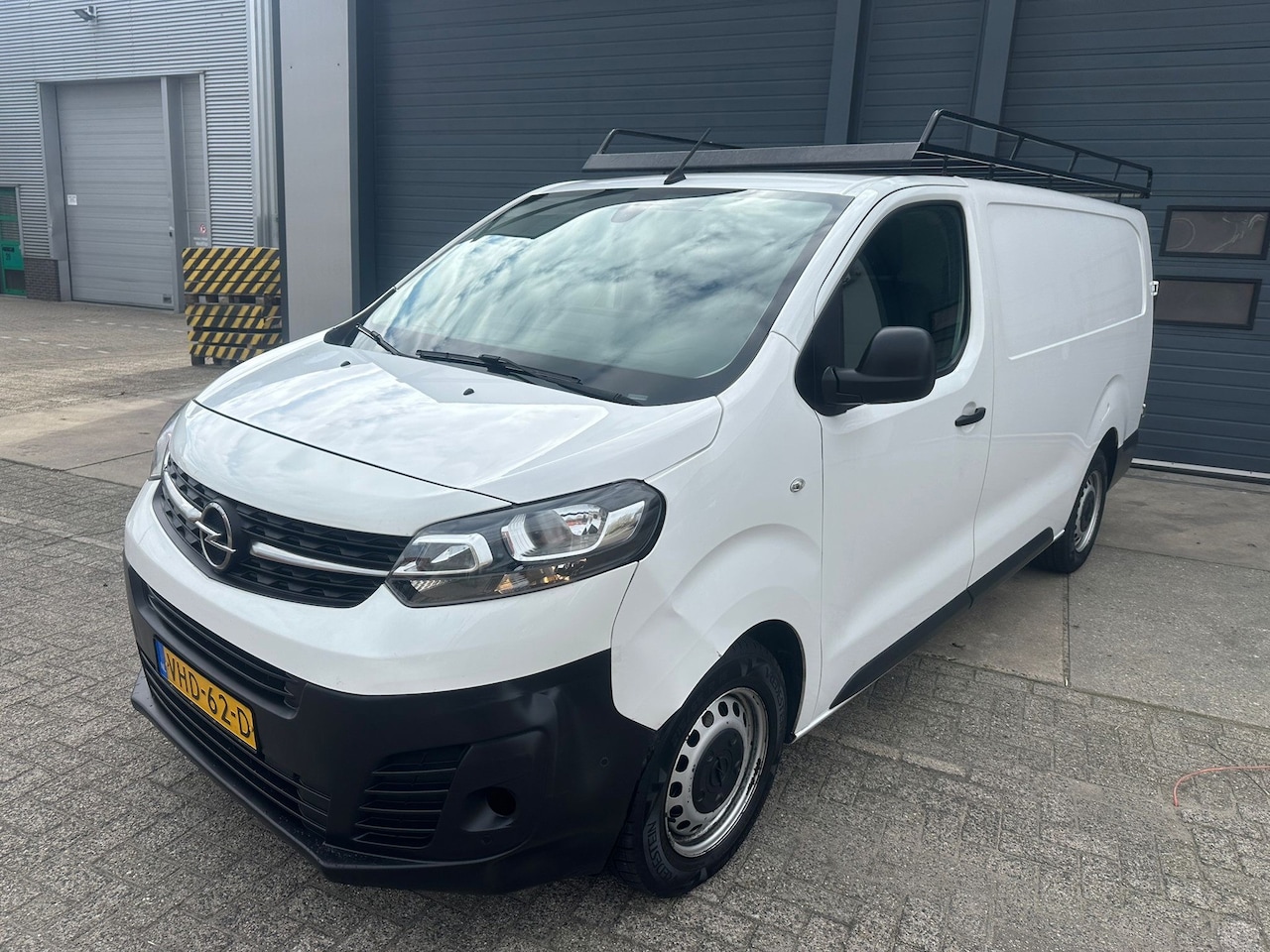 Opel Vivaro - 2.0 CDTI L3H1 DC Edition 2.0 CDTI L3H1 DC Edition - AutoWereld.nl