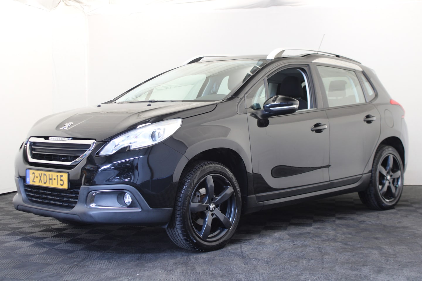 Peugeot 2008 - 1.2 VTi Active Pack Premium |Pano| - AutoWereld.nl