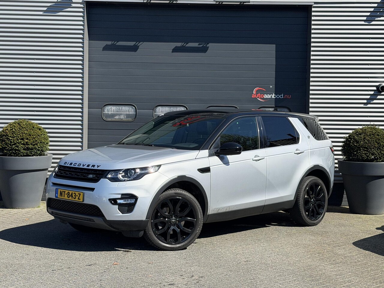 Land Rover Discovery Sport - 2.0 eD4 E-Capability SE | Panoramadak | Lane Assist | Camera | Stuur/Stoelverwarming | Led - AutoWereld.nl