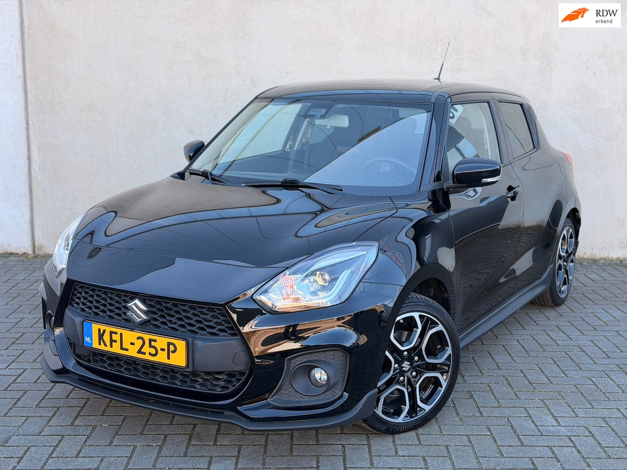 Suzuki Swift - 1.4 Sport Smart Hybrid Camera CarPlay ACC 17'' LED Stoelverwarming - AutoWereld.nl