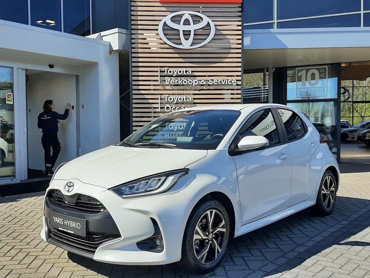 Toyota Yaris - 1.5 Hybrid 115 Business STOEL/STUURVERW APPLE/ANDROID LED AD-CRUISE CAMERA DAB+ LMV - AutoWereld.nl