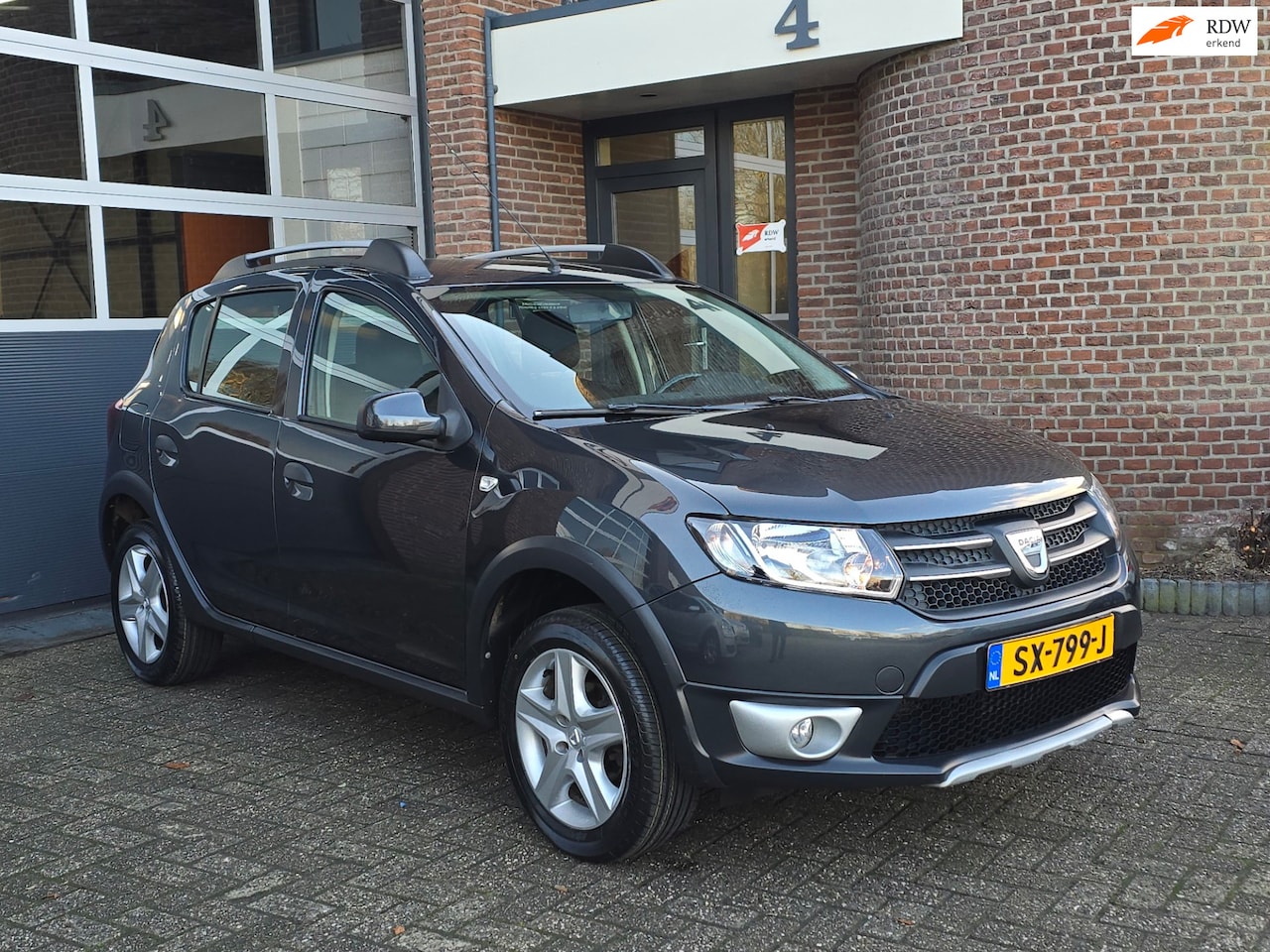 Dacia Sandero Stepway - 0.9 TCe Easy-R Lauréate Automaat |Apk |Trekhaak - AutoWereld.nl