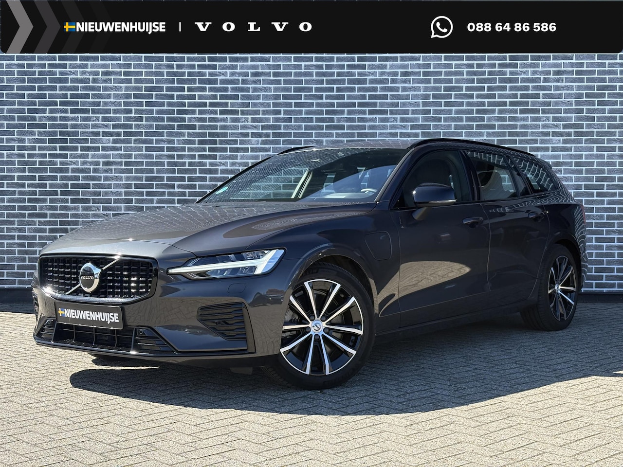 Volvo V60 - 2.0 T6 Plug-in hybrid AWD Plus Dark | PHEV | Trekhaak | Sportstoelen | Navigatie | Elektri - AutoWereld.nl