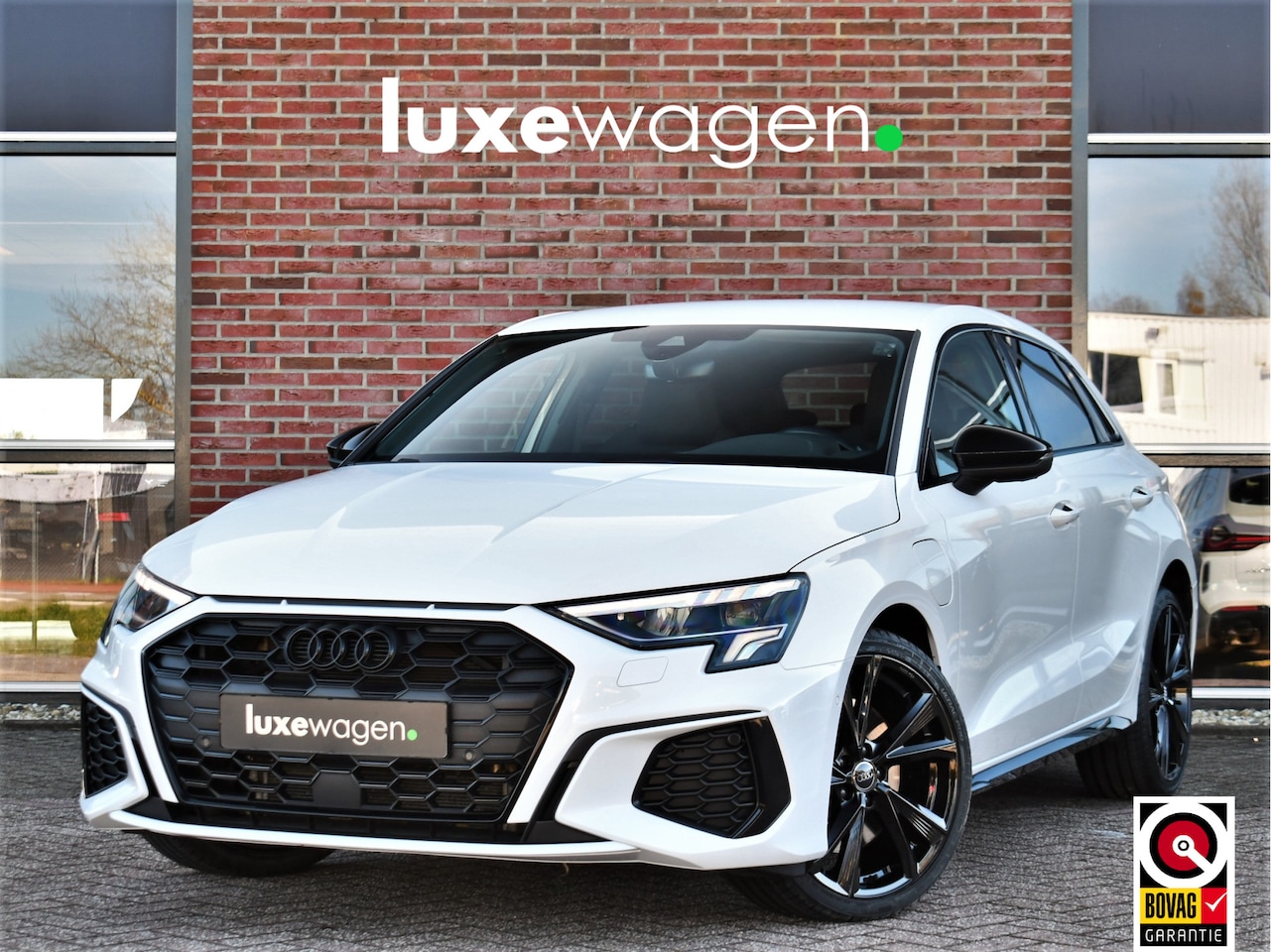 Audi A3 Sportback - 45 TFSI e S-Line 19inch m-LED ACC Camera Sfeer Optic-black - AutoWereld.nl