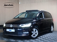 Volkswagen Touran - 1.5 TSI Highline Automaat Panodak Navigatie LED 2017