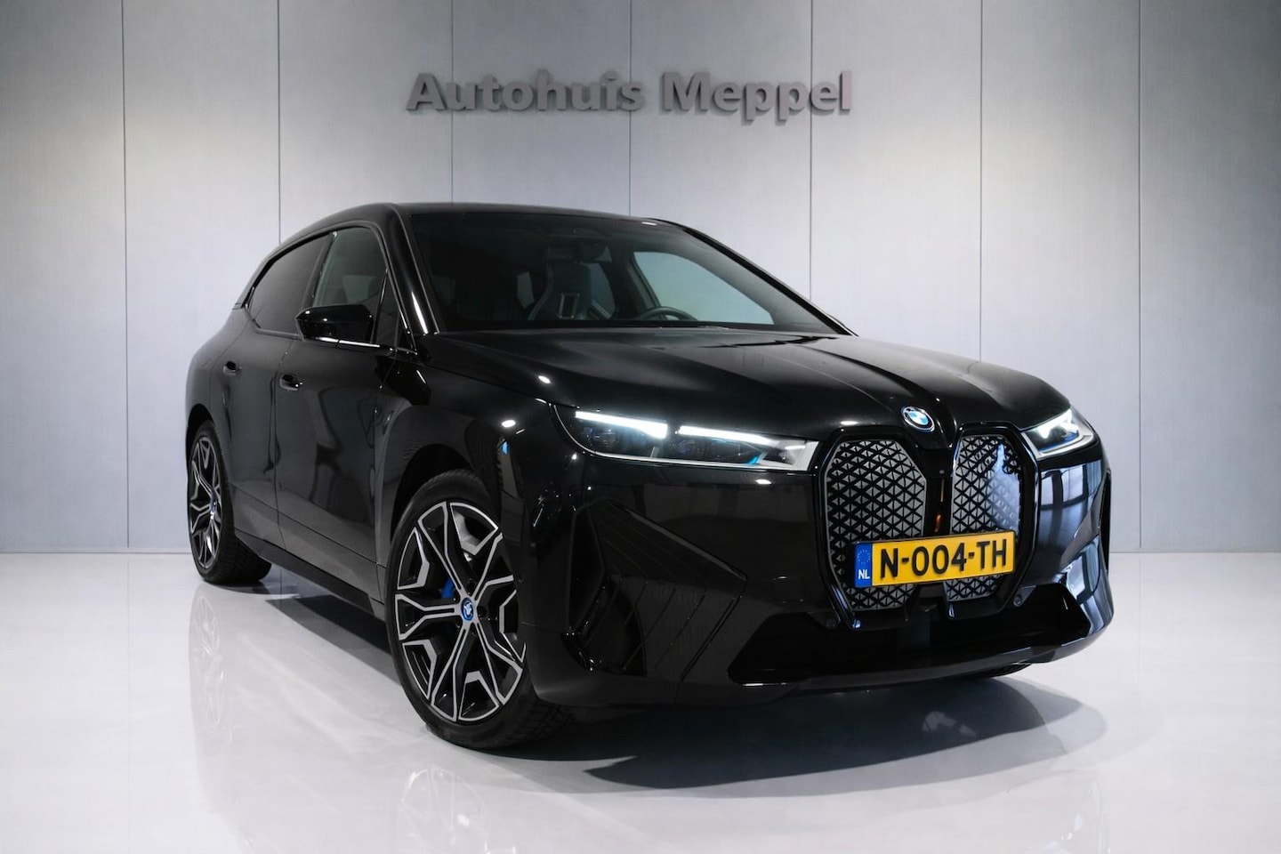 BMW iX - XDrive40 SportPakket | Laserlicht | Trekhaak | H/K Sound | Soft Close | - AutoWereld.nl