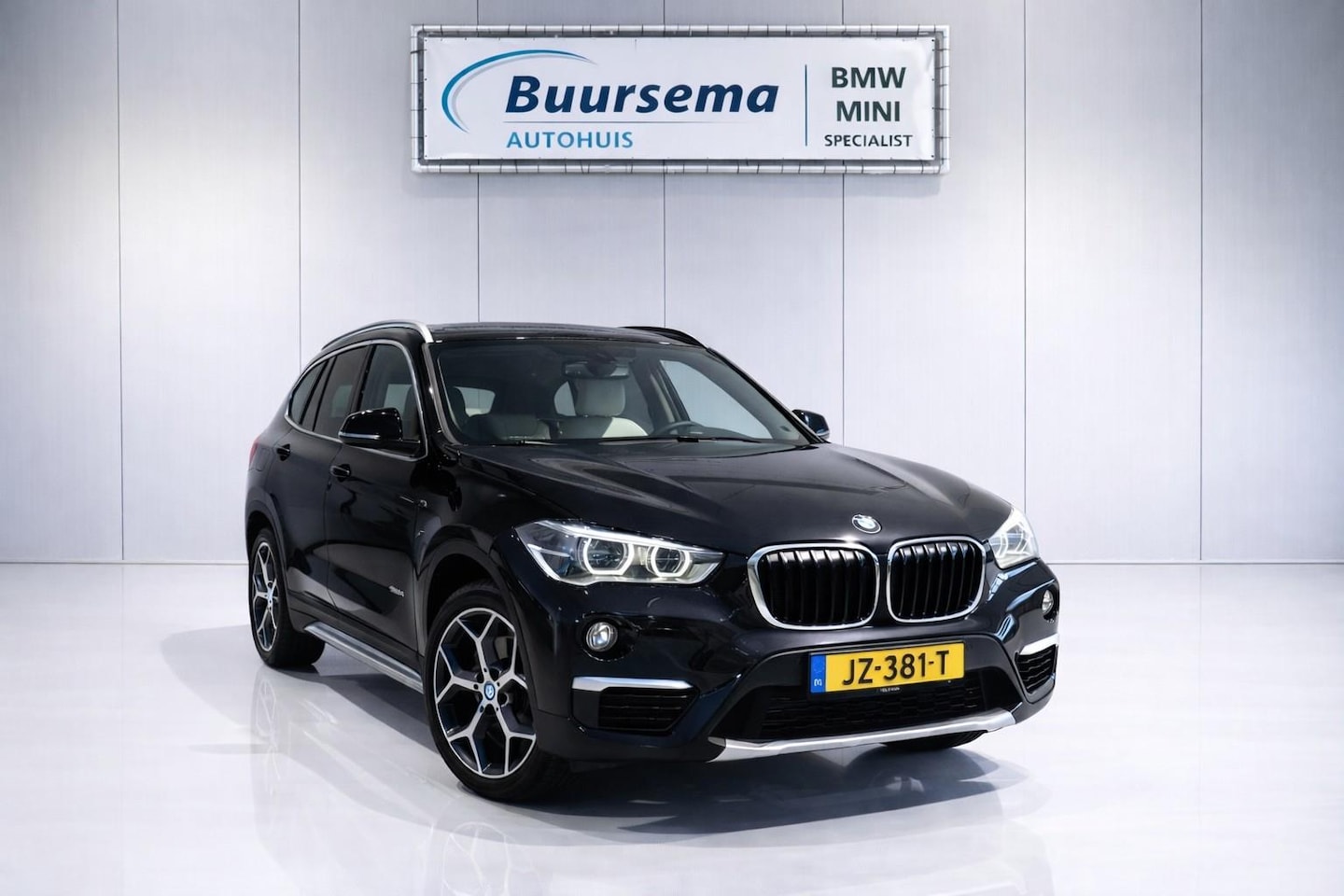 BMW X1 - sDrive20i*Xline*Head-Up Display* PDC*LED*Navigatie - AutoWereld.nl
