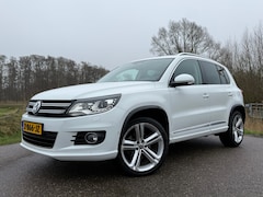 Volkswagen Tiguan - 2.0 TSI R-Line 4Motion Automaat | Panoramadak | 19" Velgen | Velours | Navi | Clima | PDC