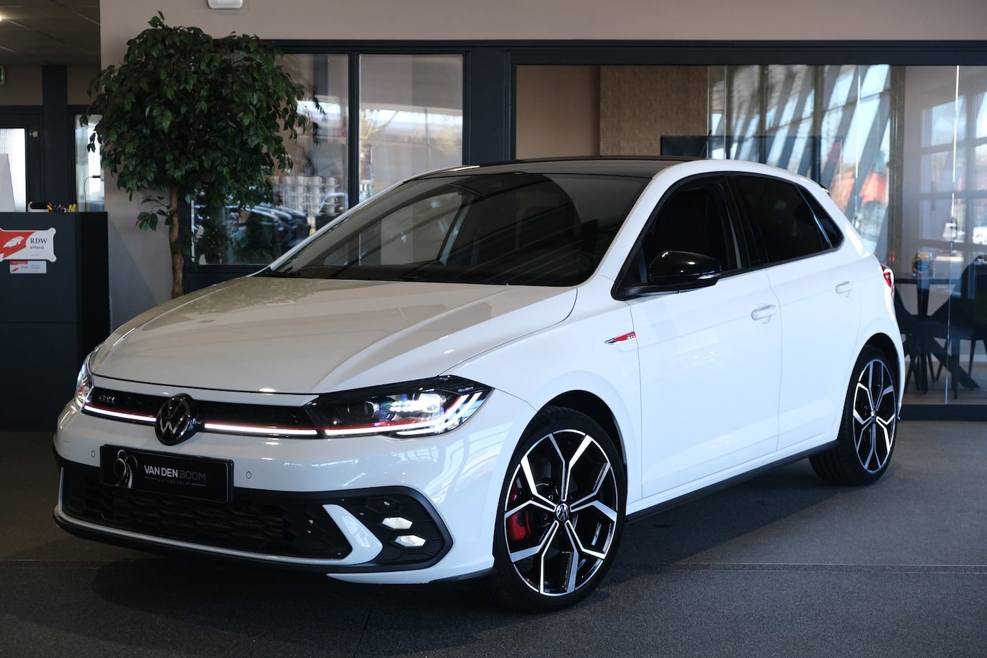 Volkswagen Polo - 2.0 TSI GTI Facelift DSG 207PK Navi IQ Led ACC Roof Pack - AutoWereld.nl