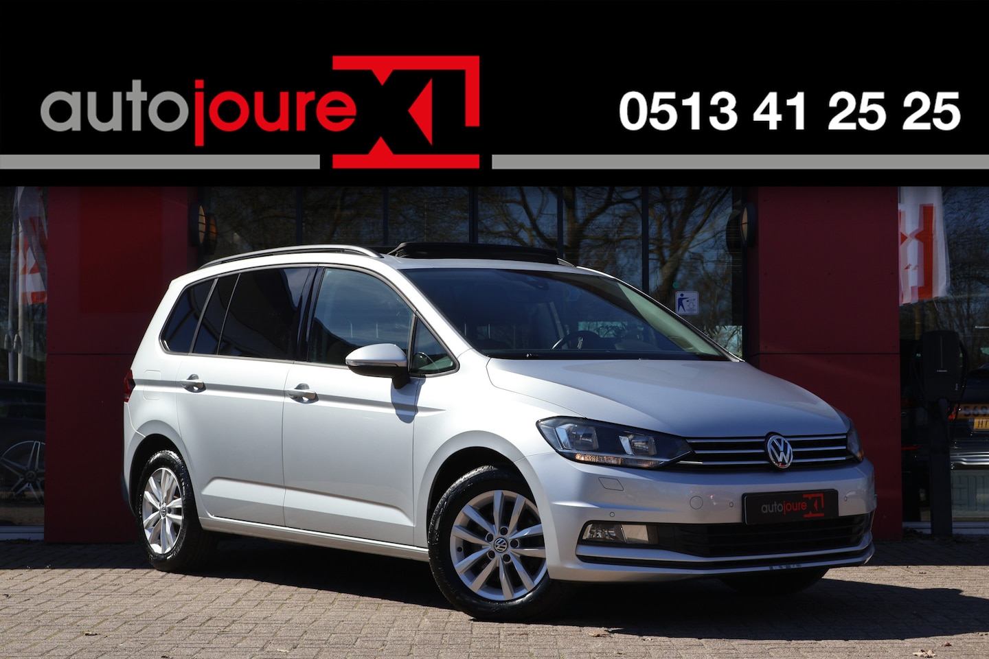 Volkswagen Touran - 2.0 TDI SCR Highline | Panoramadak | Navigatie | Climate | Trekhaak | - AutoWereld.nl
