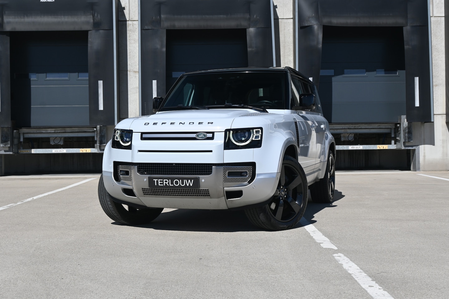 Land Rover Defender 110 - 2.0 P400e 110 HSE 2.0 P400e 110 HSE - AutoWereld.nl