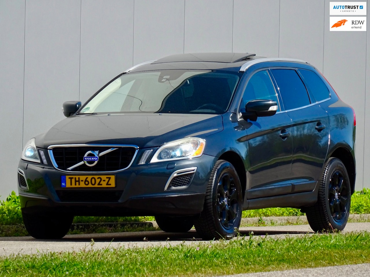 Volvo XC60 - 3.0 T6 AWD Summum | Panorama | Afn. Trekhaak | - AutoWereld.nl