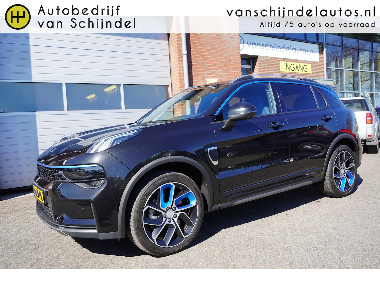 Lynk & Co 01 - 1.5 261PK! ORIGINEEL NEDERLANDS! ZWARTE HEMEL! PANORAMADAK 6,6KWH LADEN 20INCH ADAPTIEVE C - AutoWereld.nl