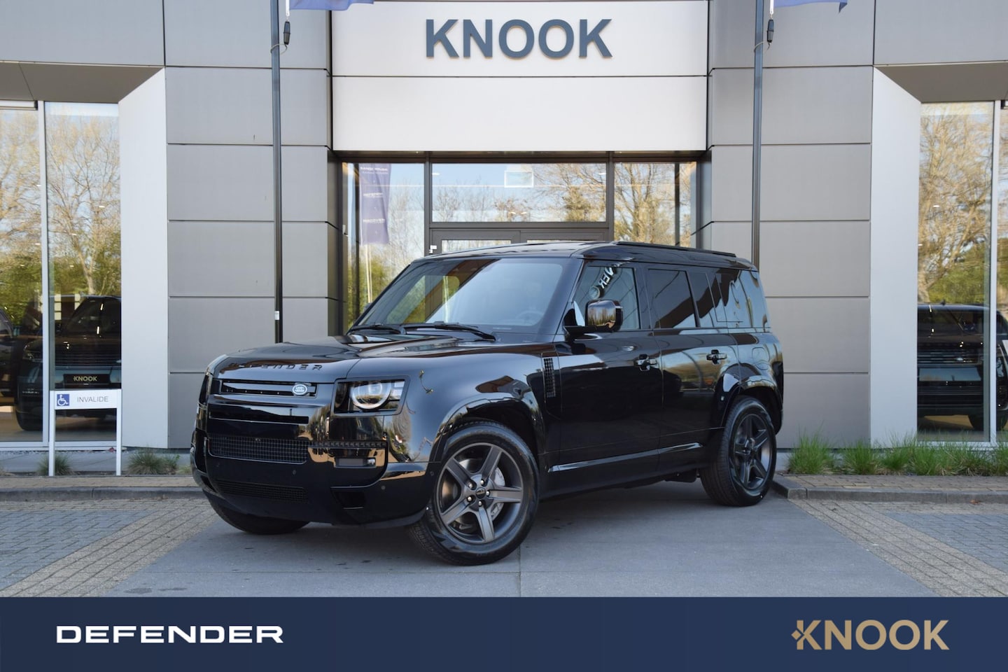 Land Rover Defender 110 - P300e Dynamic SE Edition | Trekhaak | Pano | Cold Climate - AutoWereld.nl