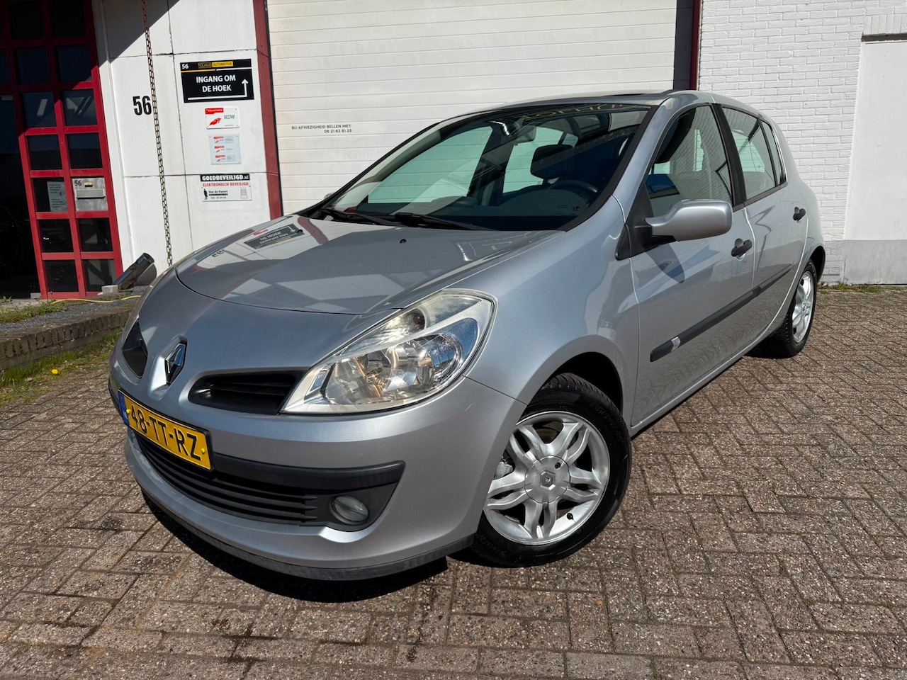 Renault Clio - 1.6-16V Dynamique |NIEUW APK|PANO|AUTOMAAT|PARKEER SENSOREN |E-PKKT| - AutoWereld.nl